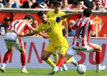 Suso, ejerciendo de capitán / FOTO: Cádiz CF
