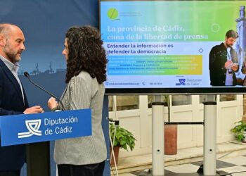 Lorena Mejías charla con Ortiz antes de la presentación / FOTO: Eulogio García