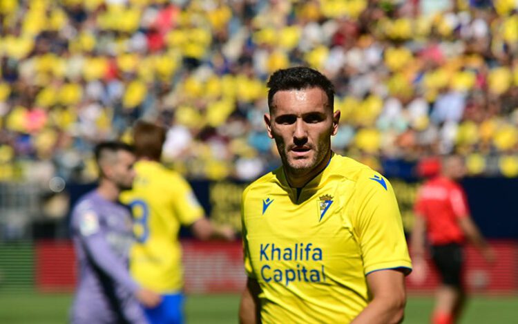 Lucas Pérez en un partido de amarillo en 2022 / FOTO: Eulogio García