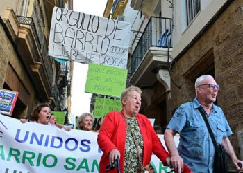 Un momento de la manifestación por el barrio / FOTO: Eulogio García