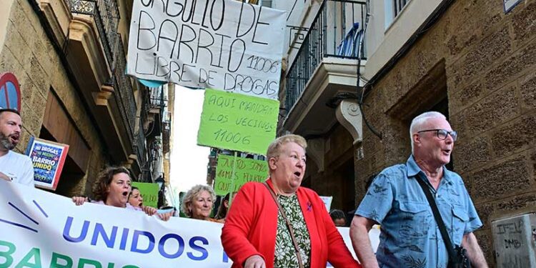 Un momento de la manifestación por el barrio / FOTO: Eulogio García