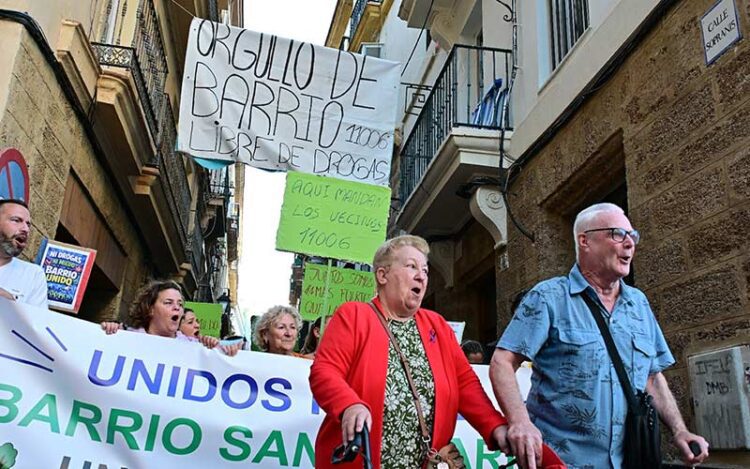 Un momento de la manifestación por el barrio / FOTO: Eulogio García
