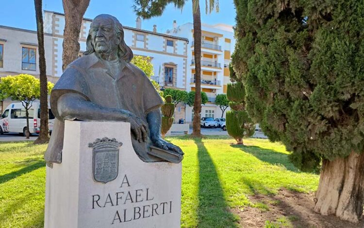 Escultura de Alberti en la plaza del Polvorista / FOTO: DBC