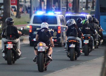 Grupo de moteros circulando por El Puerto / FOTO: Ayto.