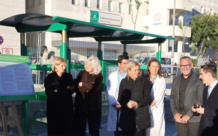 "Visita técnica" de los políticos para inaugurar la parada / FOTO: Ayto.