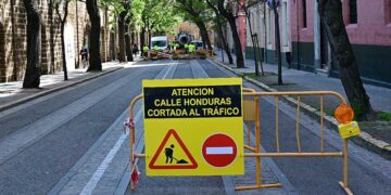 Valla alertando del corte de tráfico / FOTO: Eulogio García
