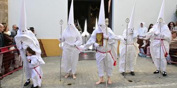 El viento de levante haciendo de las suyas el Domingo de Ramos / FOTO: Eulogio García