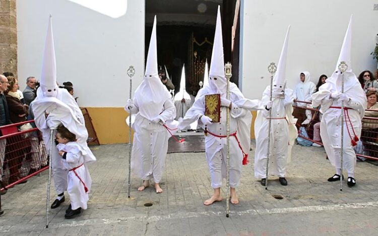 El viento de levante haciendo de las suyas el Domingo de Ramos / FOTO: Eulogio García