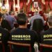 Bomberos presentes en el pleno para que la presidenta les escuche / FOTO: Eulogio García