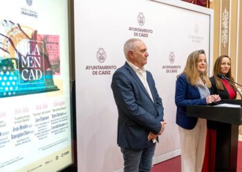 Presentando el cartel en el Ayuntamiento / FOTO: Ayto.