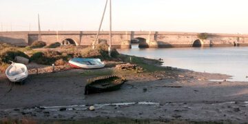 Vista al atardecer del puente Zuazo desde La Isla / FOTO: DBC