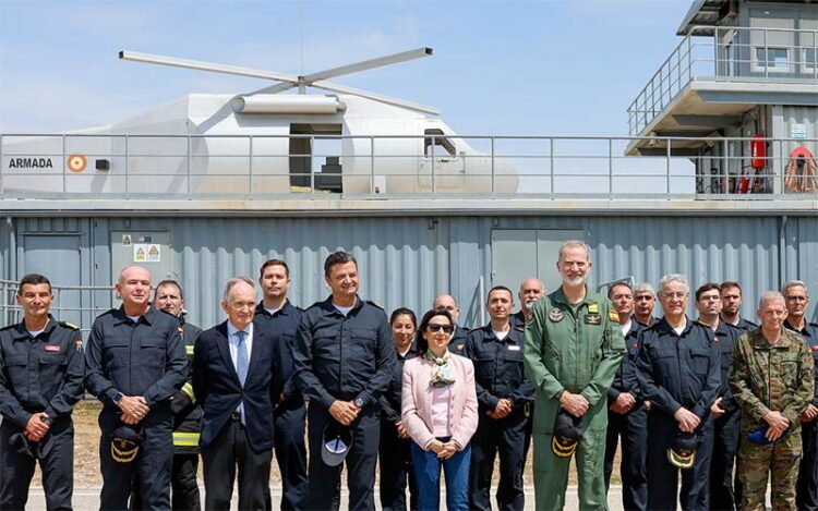 Uno de los posados de la visita / FOTO: Rubén Somonte - Defensa