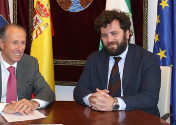 Guillermo Sierra junto al alcalde / FOTO: Ayto.