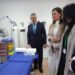 Sanz supervisa una de las salas del ambulatorio isleño en su pasada inauguración / FOTO: Junta