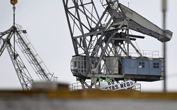 Jesús y Manolo, a 25 metros de altura / FOTO: Podemos