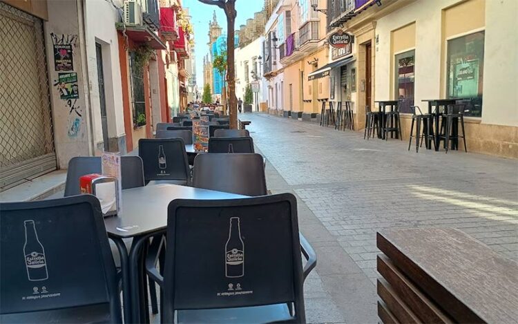 Terrazas vacías en el centro de El Puerto / FOTO: DBC