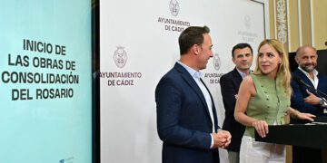 Informando del inicio de las obras de consolidación / FOTO: Eulogio García