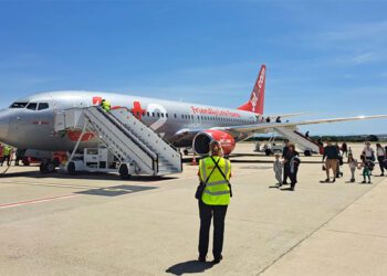 Primer vuelo procedente de Londres en la pista jerezana / FOTO: Jet2