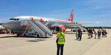Primer vuelo procedente de Londres en la pista jerezana / FOTO: Jet2