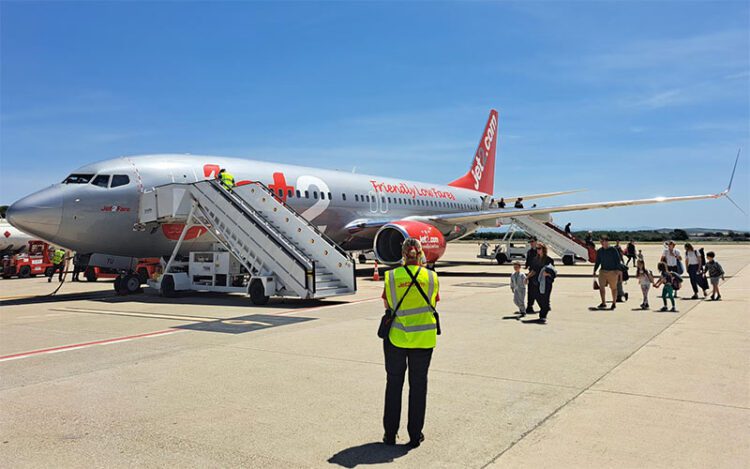 Primer vuelo procedente de Londres en la pista jerezana / FOTO: Jet2