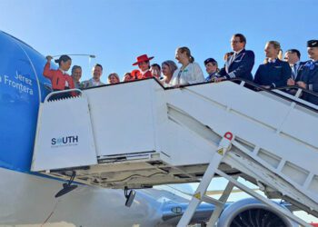 No faltó una venenciadora en el simbólico acto / FOTO: Aena