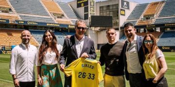 Escenificando el acuerdo en el mismo estadio / FOTO: Cádiz CF