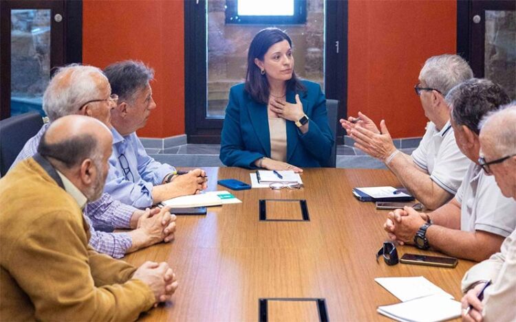 Un momento de la reunión con Isla de León / FOTO: Ayto.