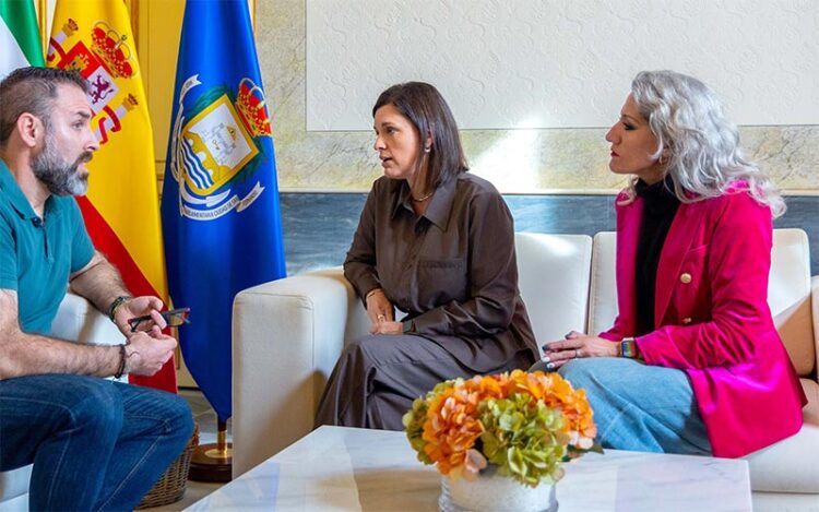 Cavada y Foncubierta en 2024 con el entonces nuevo intendente de la Policía / FOTO: Ayto.