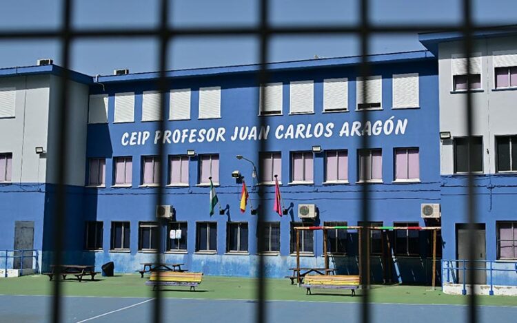 Fachada del colegio que lleva el nombre de Juan Carlos desde 2019 / FOTO: Eulogio García