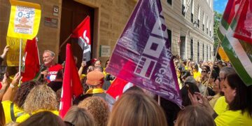 Nutrida concentración en Cádiz / FOTO: CCOO