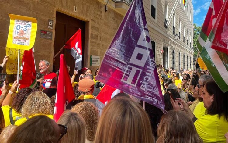 Nutrida concentración en Cádiz / FOTO: CCOO
