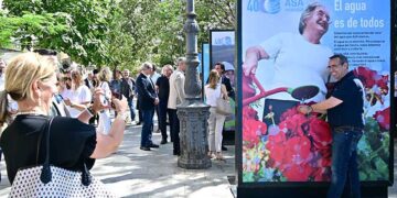 Durante la inauguración de la muestra en Cádiz / FOTO: Eulogio García