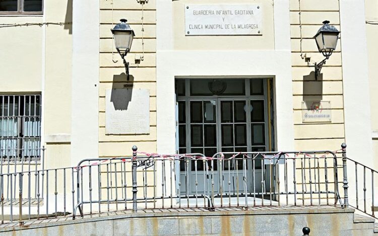 Entrada a la antigua guardería municipal / FOTO: Eulogio García