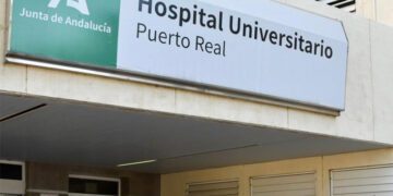 Detalle de una de las entradas al Clínico