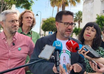 García atendiendo a la prensa en la Bazán / FOTO: Adelante