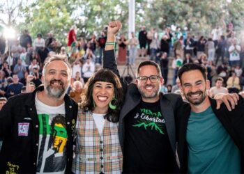 Posado final en el mitin de Cádiz / FOTO: Adelante