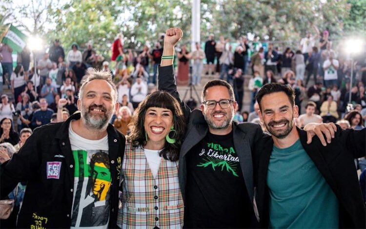 Posado final en el mitin de Cádiz / FOTO: Adelante