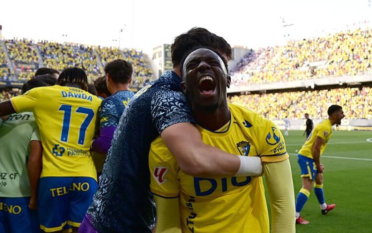Festejando con rabia y desahogo el tercer gol / FOTO: Eulogio García