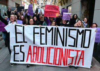 Una pasada marcha abolicionista en Cádiz por el 8-M / FOTO: Eulogio García