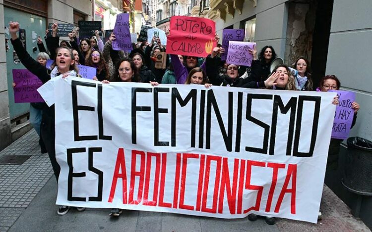Una pasada marcha abolicionista en Cádiz por el 8-M / FOTO: Eulogio García