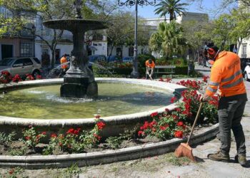 Jardineros en plena faena / FOTO: Ayto.