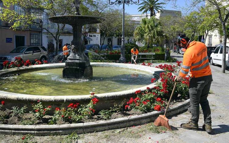 Jardineros en plena faena / FOTO: Ayto.