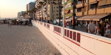 Paseo marítimo de Cádiz al atardecer / FOTO: DBC