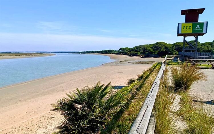 Torreta en la playa del Río San Pedro / FOTO: Ayto.
