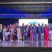 Posado con los premiados / FOTO: UCA