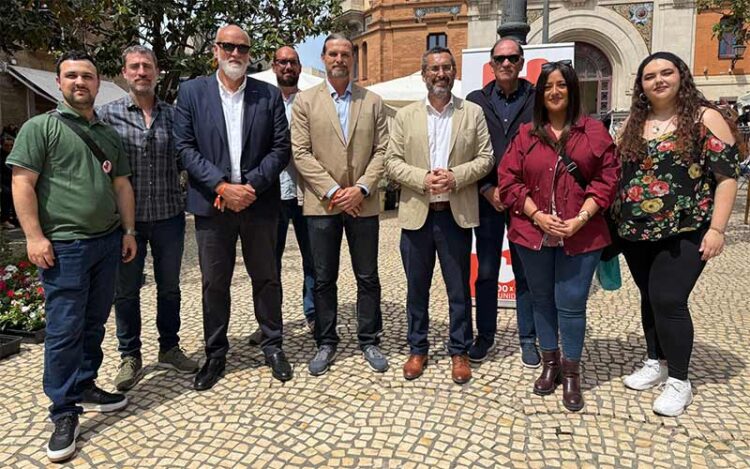 Sánchez arropado en la plaza de las Flores / FOTO: 100x100