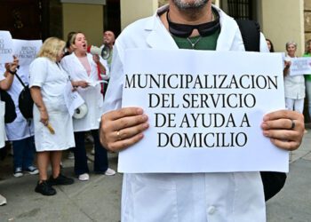 Una pasada protesta ante el Ayuntamiento de Cádiz / FOTO: Eulogio García