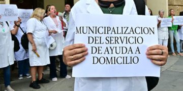 Una pasada protesta ante el Ayuntamiento de Cádiz / FOTO: Eulogio García