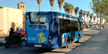 Uno de los autobuses de la flota ya anticuada / FOTO: DBC
