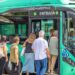 Colas para acceder, sin pagar, al bus / FOTO: Ayto.